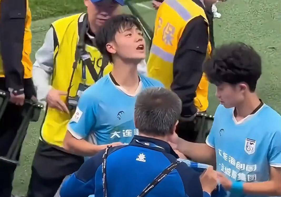 开云体育官网登录入口包含赛地聚焦——中超集结日热度飙升，多伦多猛龙遗憾出局，悬念犹存，细节决定成败的词条